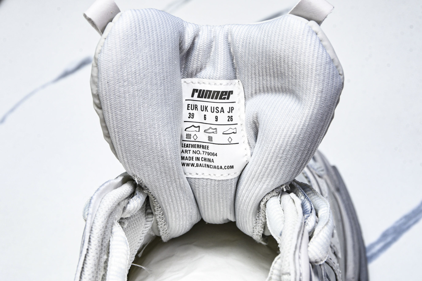 巴黎 尺码35-46

纯原出品-Balenciaga Runner.2 Nylon 巴黎世家8.0 老
