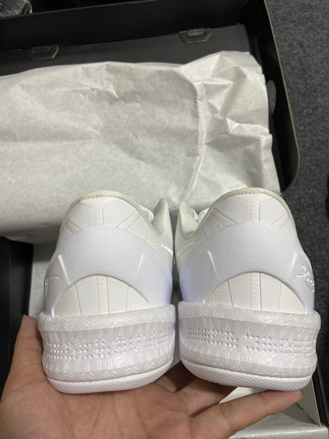 科比8白色 尺码：39-46

纯原版⚡️偏小0.5-1码⚠️ Kobe 8 Proto 科比8白色 低