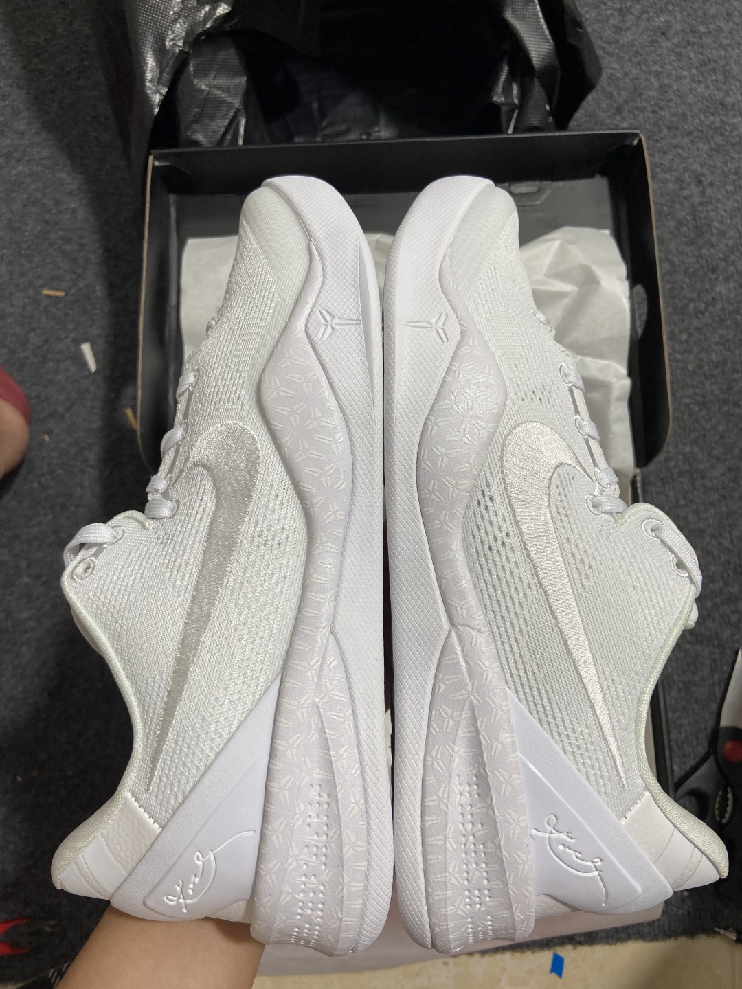 科比8白色 尺码：39-46

纯原版⚡️偏小0.5-1码⚠️ Kobe 8 Proto 科比8白色 低