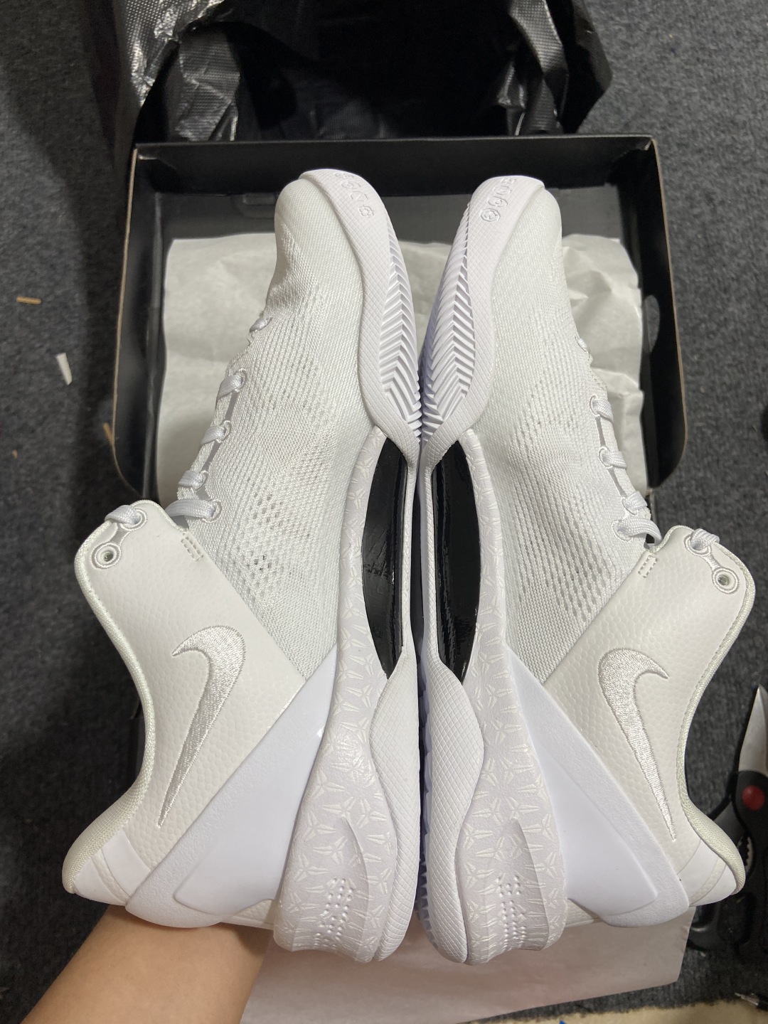 科比8白色 尺码：39-46

纯原版⚡️偏小0.5-1码⚠️ Kobe 8 Proto 科比8白色 低