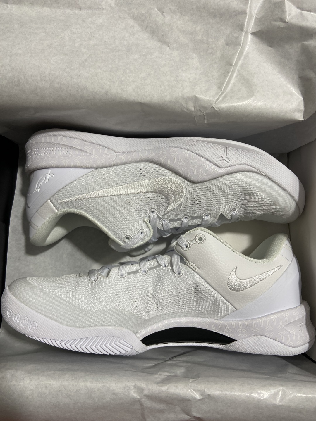 科比8白色 尺码：39-46

纯原版⚡️偏小0.5-1码⚠️ Kobe 8 Proto 科比8白色 低