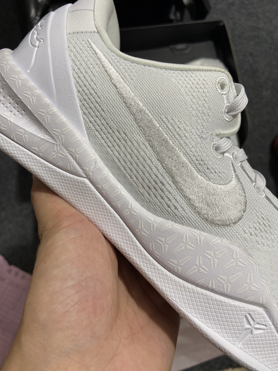 科比8白色 尺码：39-46

纯原版⚡️偏小0.5-1码⚠️ Kobe 8 Proto 科比8白色 低