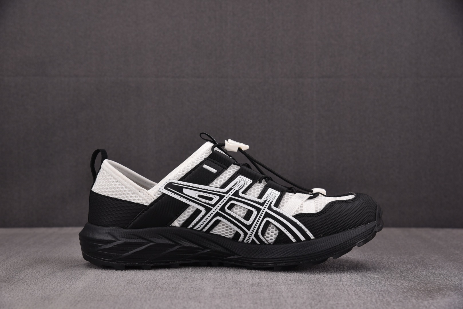 Asics 尺码35-45

纯原出品-Asics Gel-Sonoma TR 黑白 1203A719-