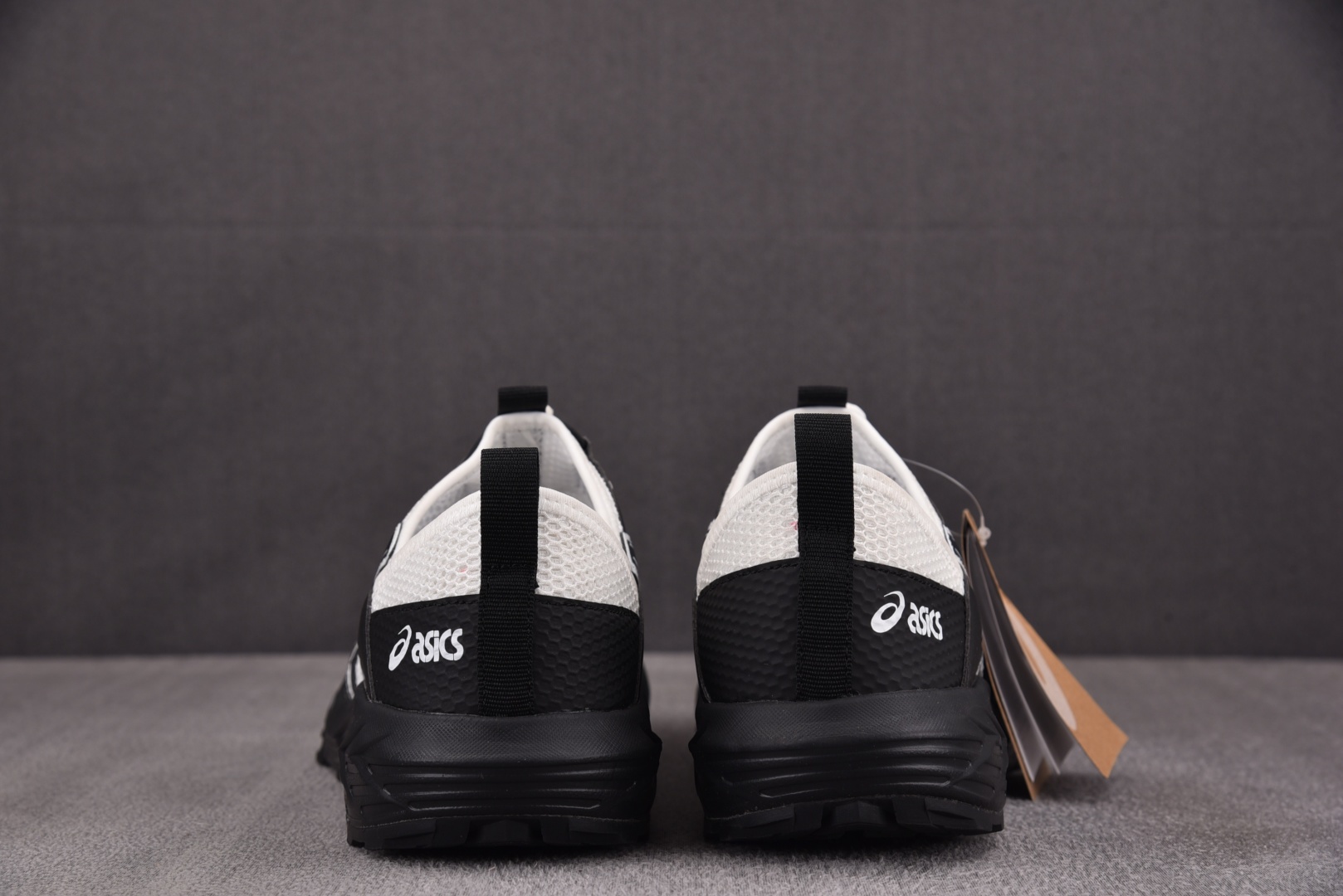 Asics 尺码35-45

纯原出品-Asics Gel-Sonoma TR 黑白 1203A719-
