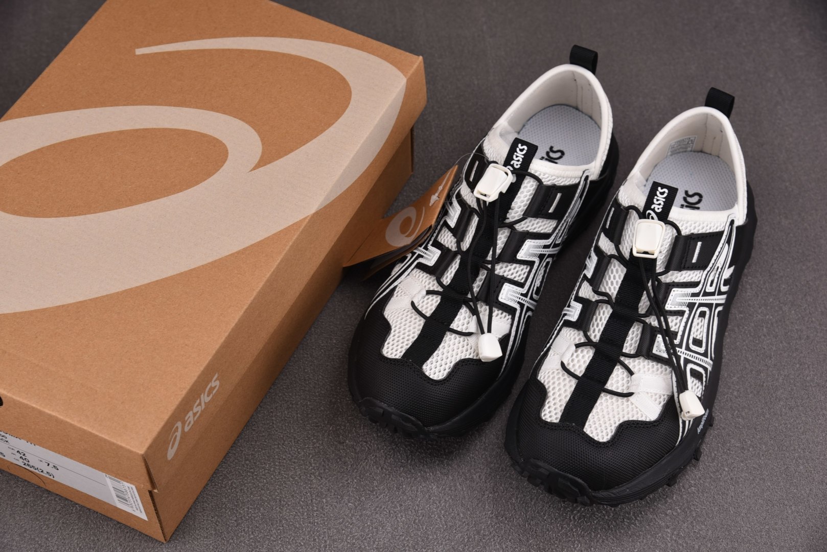 Asics 尺码35-45

纯原出品-Asics Gel-Sonoma TR 黑白 1203A719-