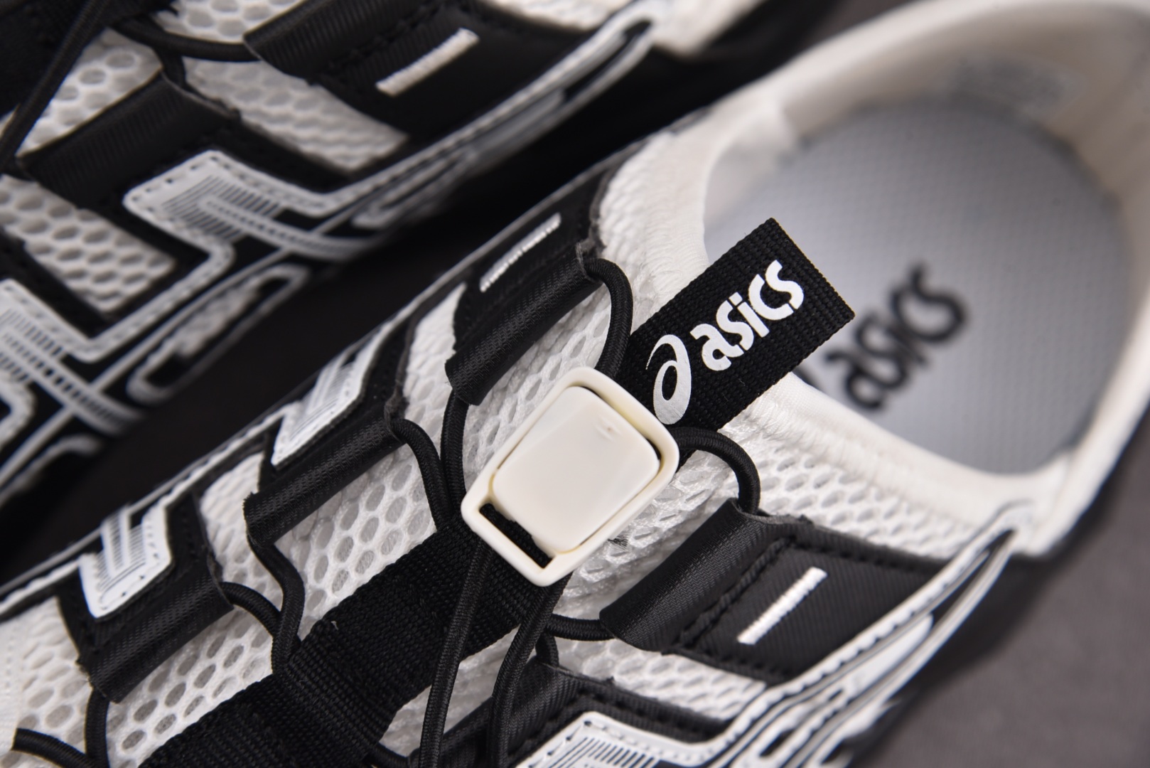 Asics 尺码35-45

纯原出品-Asics Gel-Sonoma TR 黑白 1203A719-