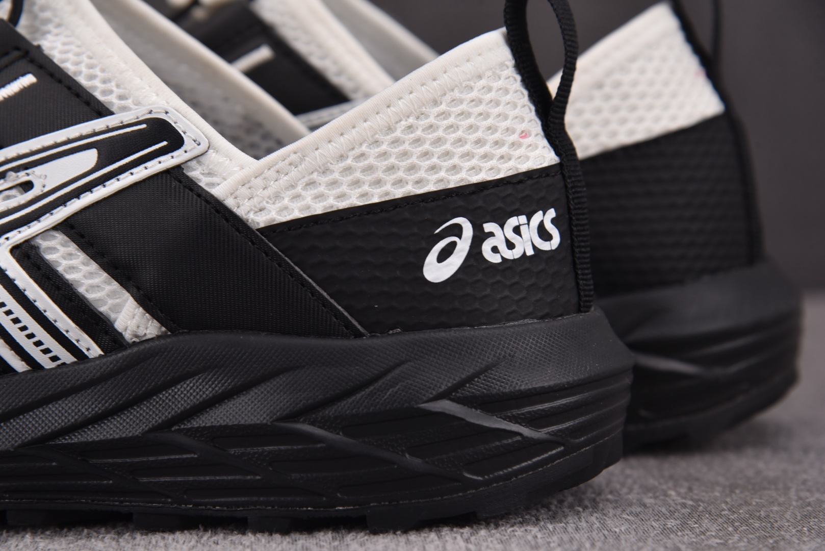 Asics 尺码35-45

纯原出品-Asics Gel-Sonoma TR 黑白 1203A719-