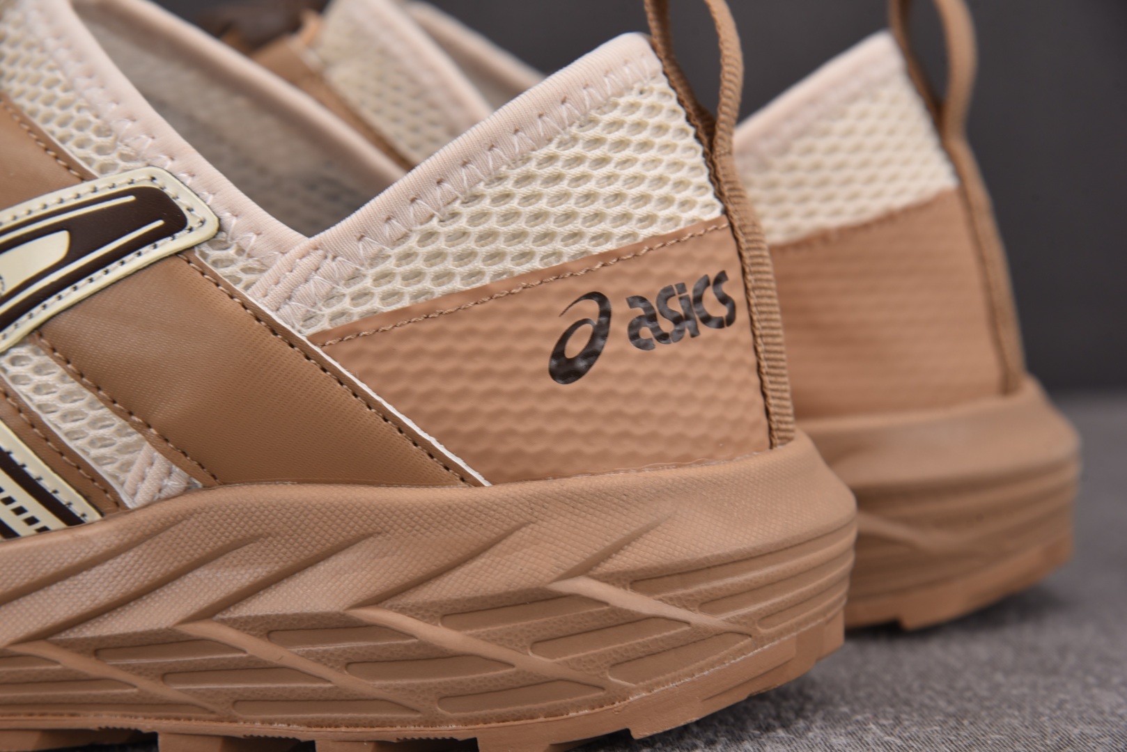 Asics 尺码35-45

纯原出品-Asics Gel-Sonoma TR 米棕 1203A719-