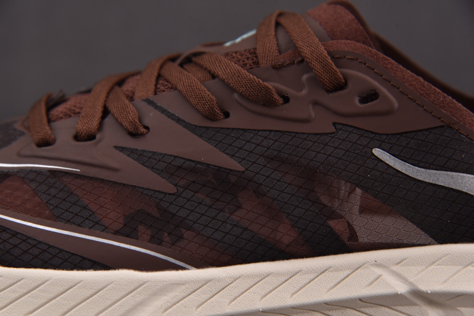 HOKA轻跑 尺码36-45

纯原版出品-Hoka One One Mafate SPeed 4 Li