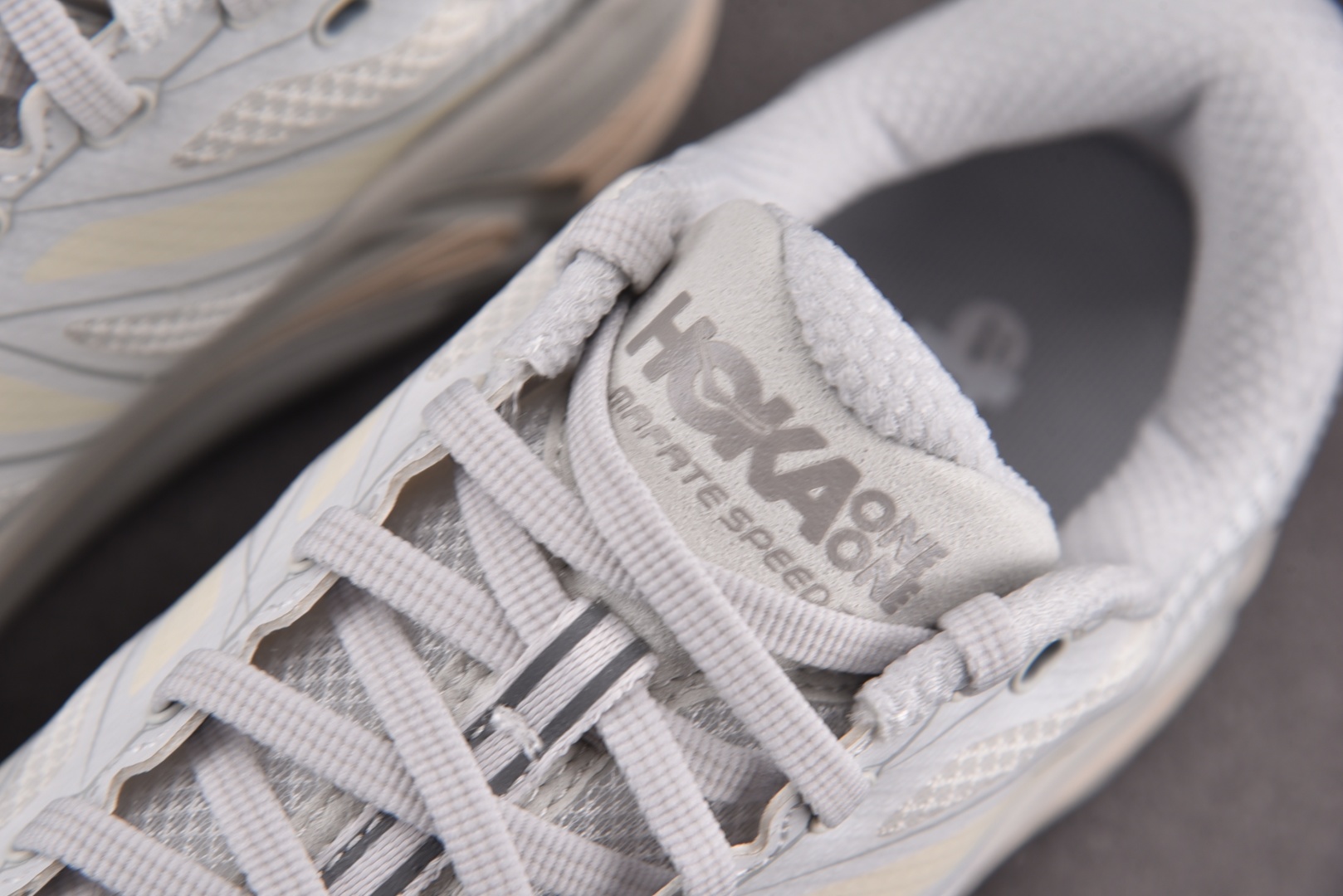 HOKA轻跑 尺码36-45

纯原版出品-Hoka One One U Mafate SPeed 2 