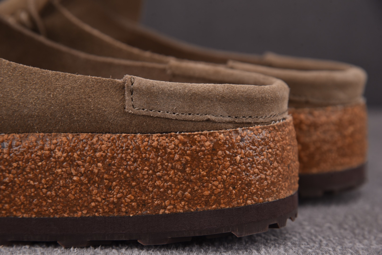 博肯 尺码36-45

纯原出品-Birkenstock Naples Taupf 棕色 YZ022
尺