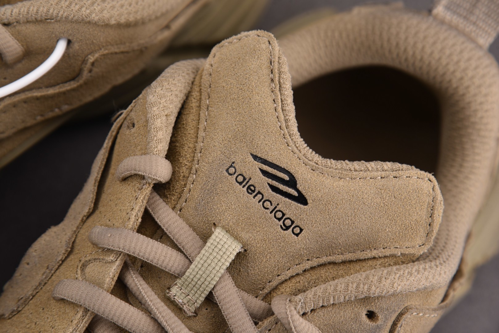 巴黎 尺码35-46

纯原出品-Balenciaga Monday Full Beige 全米色 YZ