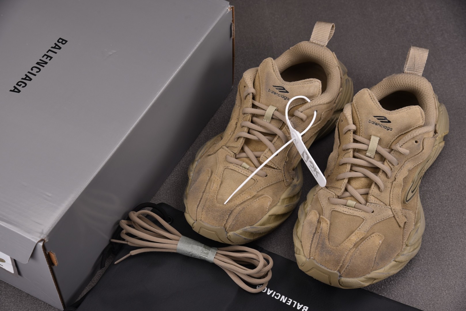巴黎 尺码35-46

纯原出品-Balenciaga Monday Full Beige 全米色 YZ