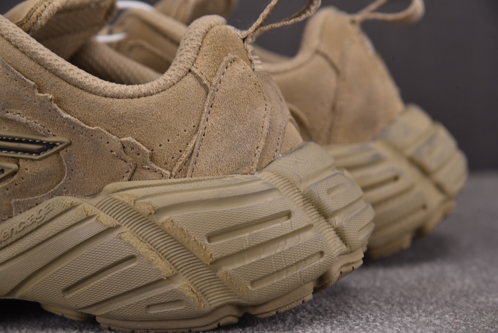 巴黎 尺码35-46

纯原出品-Balenciaga Monday Full Beige 全米色 YZ