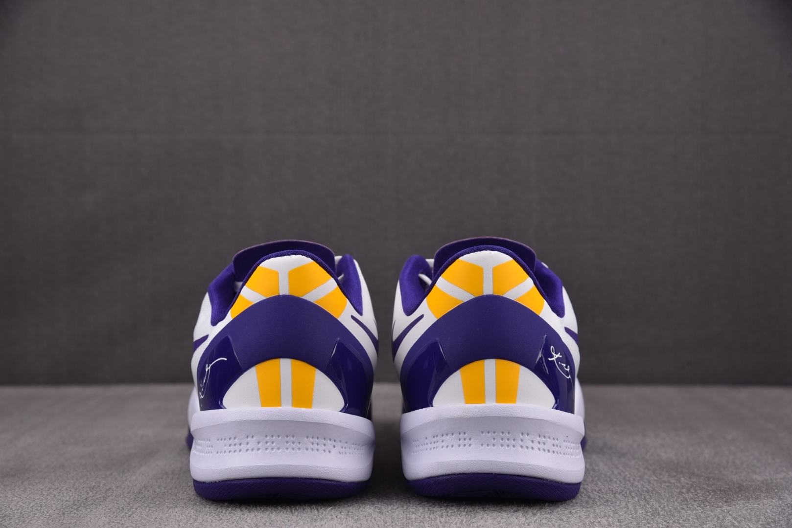 科比8 尺码40-48.5

纯原出品-Kobe 8 Protro Whit Court Purple 