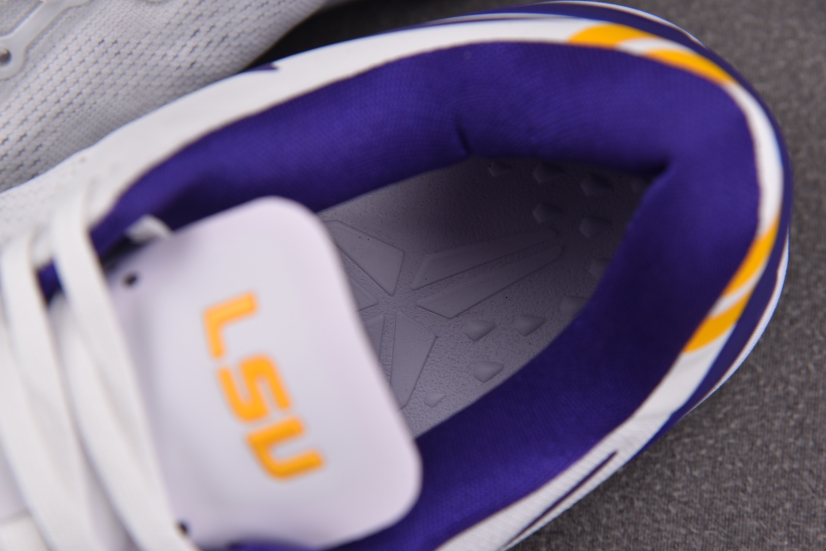 科比8 尺码40-48.5

纯原出品-Kobe 8 Protro Whit Court Purple 