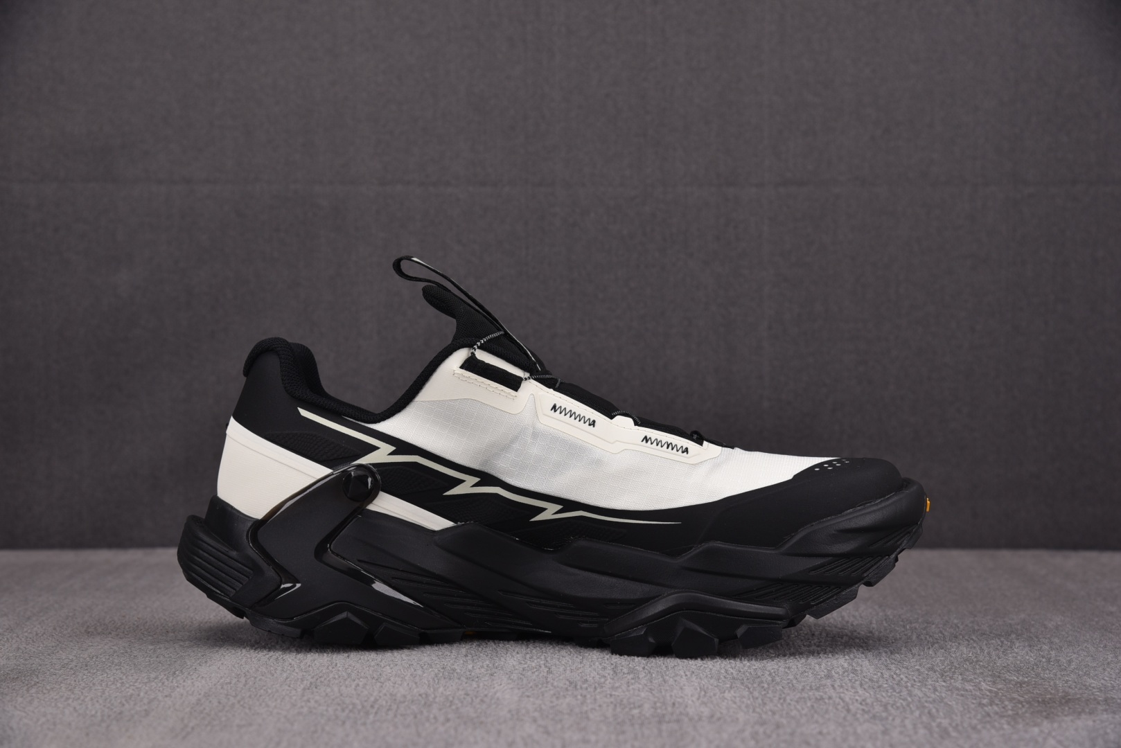 凯乐 尺码36-45

纯原出品-Kailas Fuga Du Boa 凯乐石登山鞋 白黑 KSA YZ