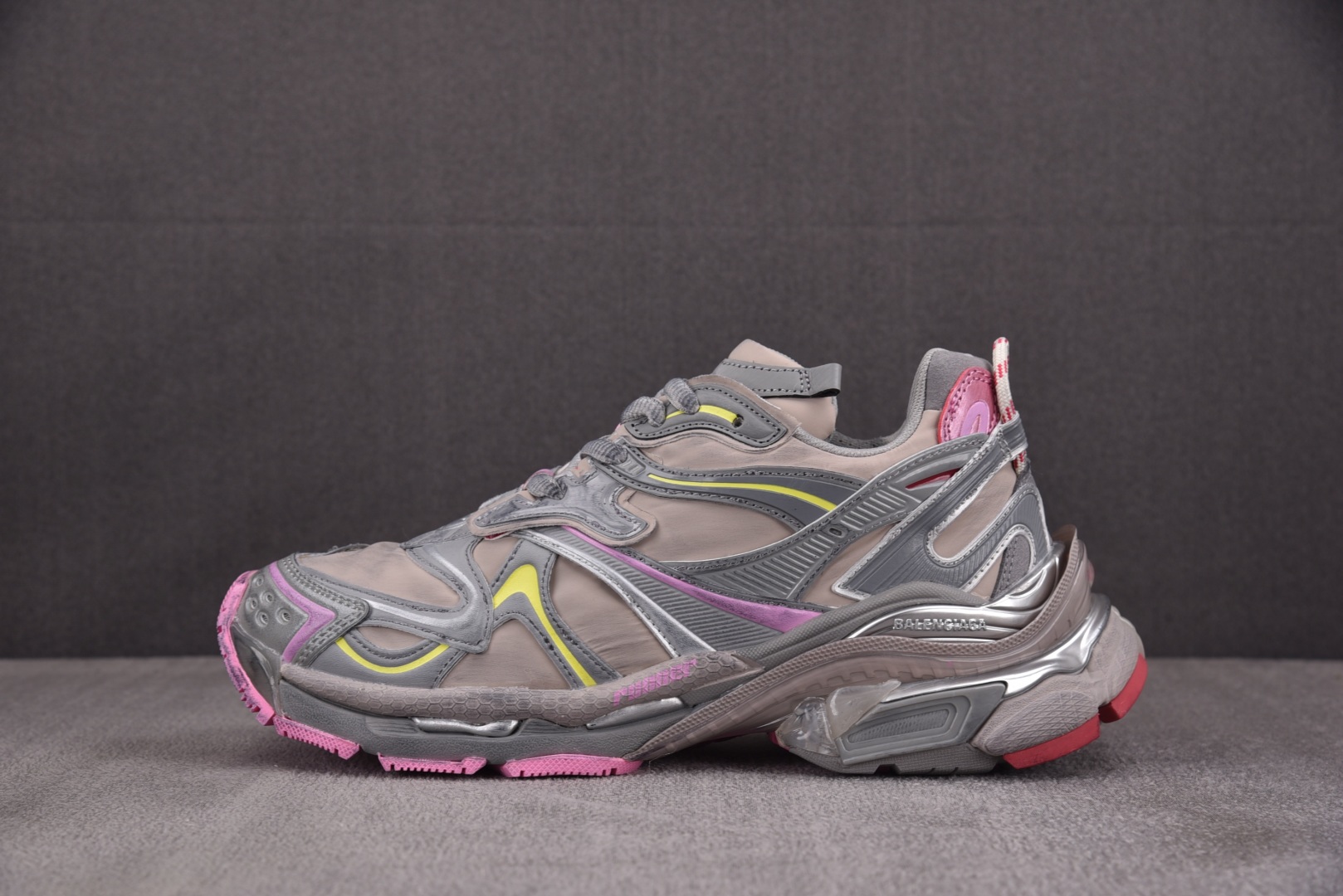 巴黎 尺码35-46

纯原出品-Balenciaga Runner.2 Nylon 巴黎世家8.0 老