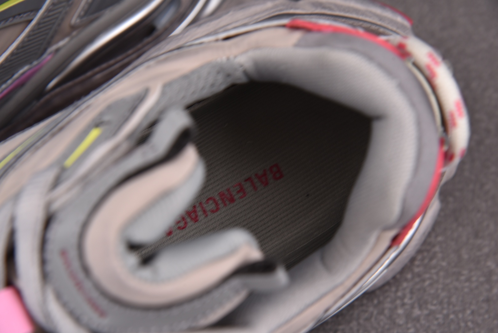 巴黎 尺码35-46

纯原出品-Balenciaga Runner.2 Nylon 巴黎世家8.0 老