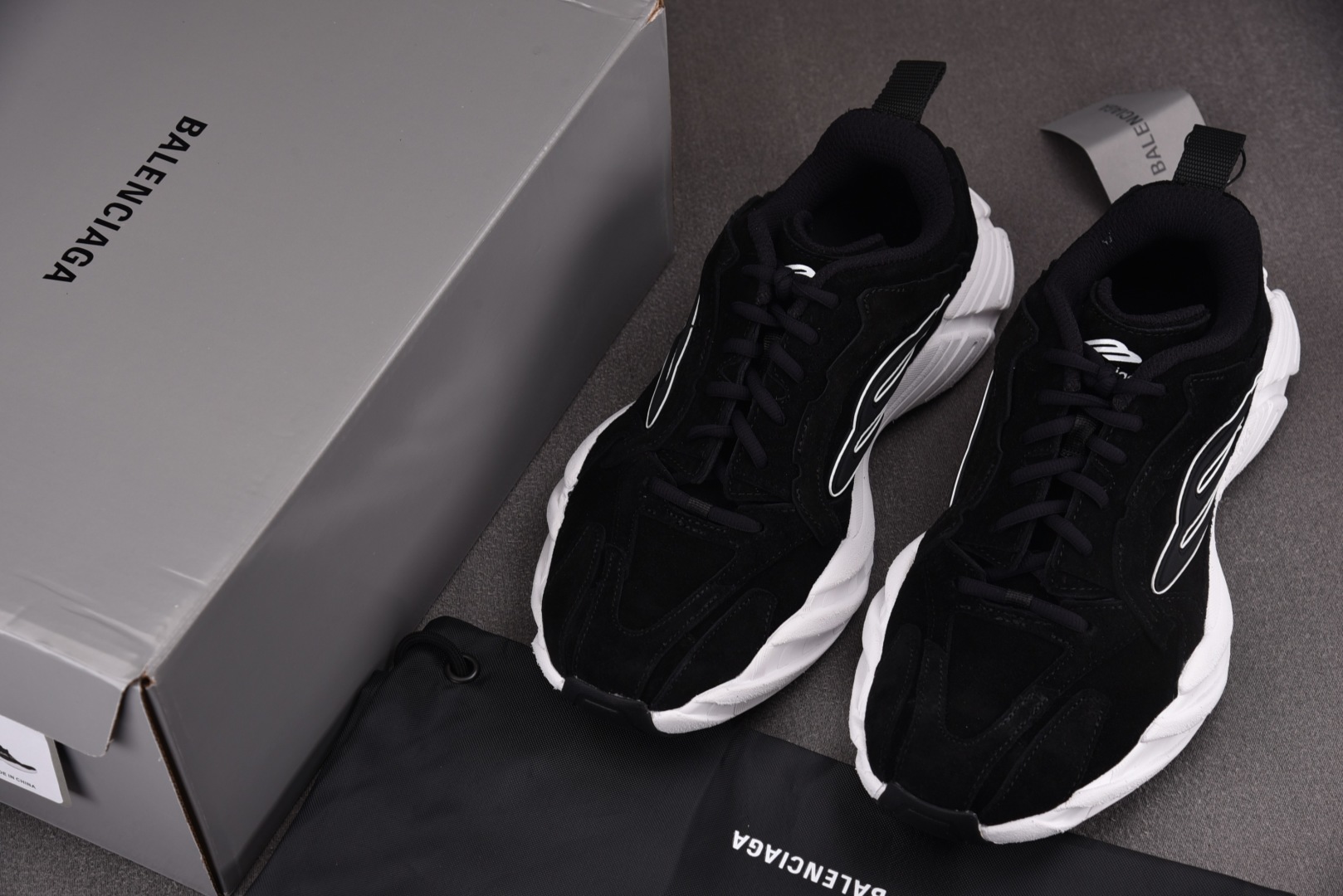 巴黎 尺码36-45

纯原版出品-Balenciaga Monday Black White 黑白 Y