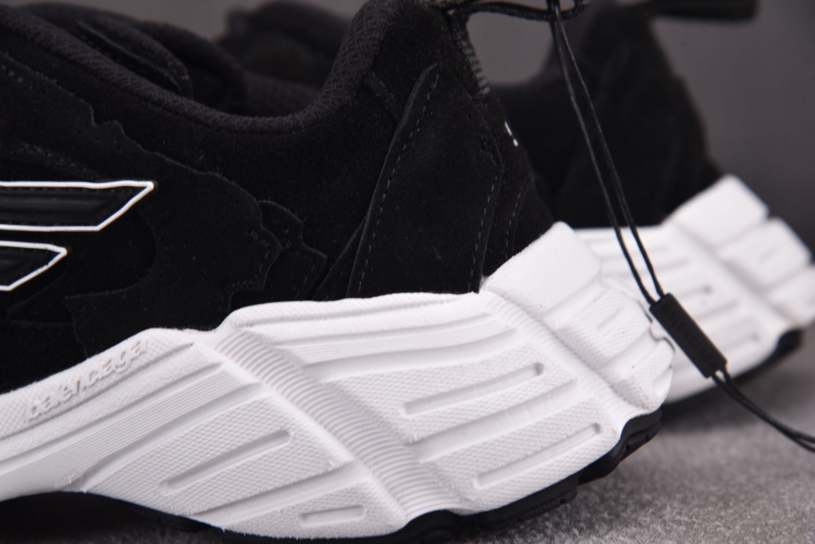 巴黎 尺码36-45

纯原版出品-Balenciaga Monday Black White 黑白 Y