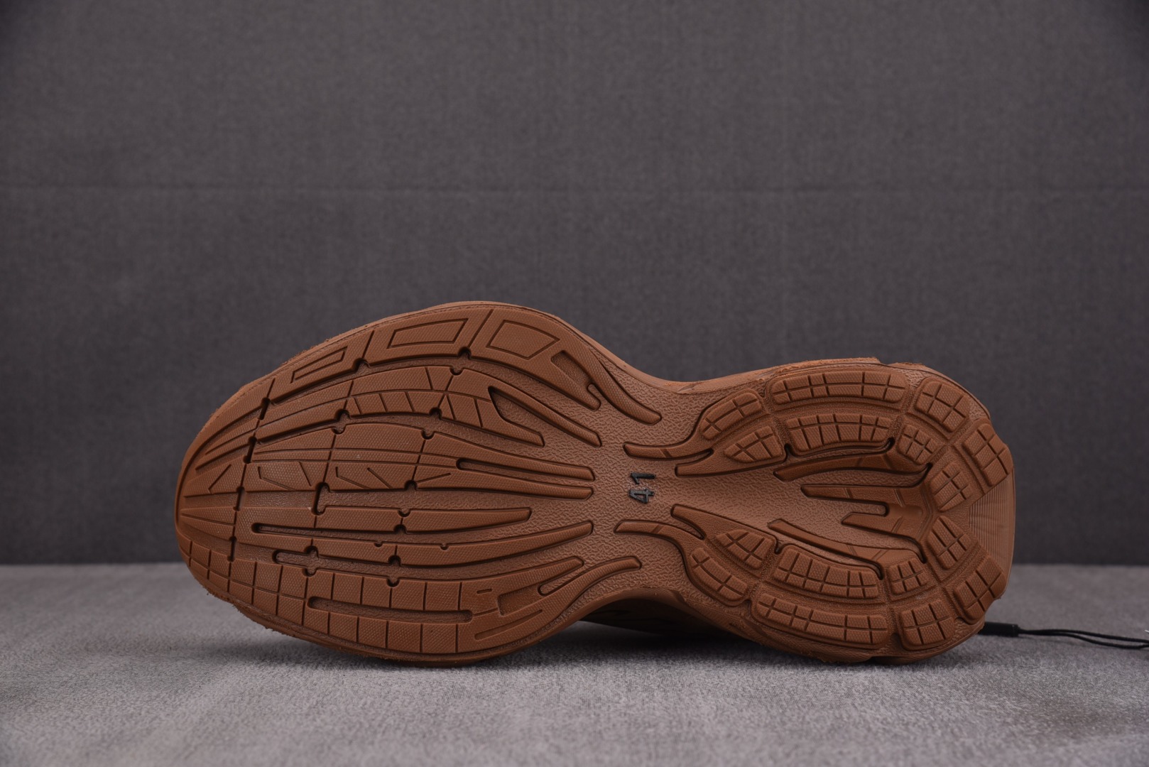 巴黎 尺码36-45

纯原版出品-Balenciaga Monday Full Brown 全棕 YZ