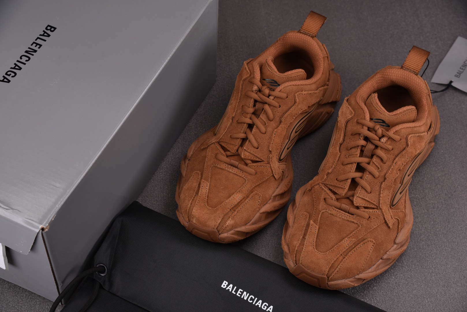 巴黎 尺码36-45

纯原版出品-Balenciaga Monday Full Brown 全棕 YZ