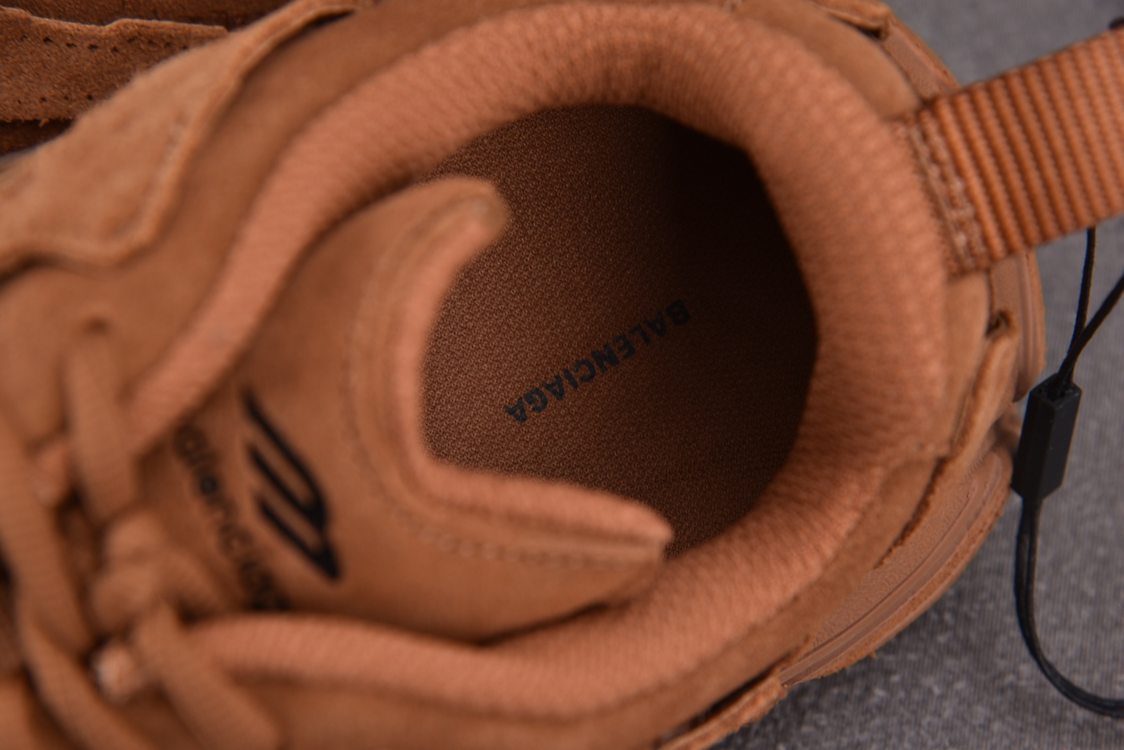 巴黎 尺码36-45

纯原版出品-Balenciaga Monday Full Brown 全棕 YZ