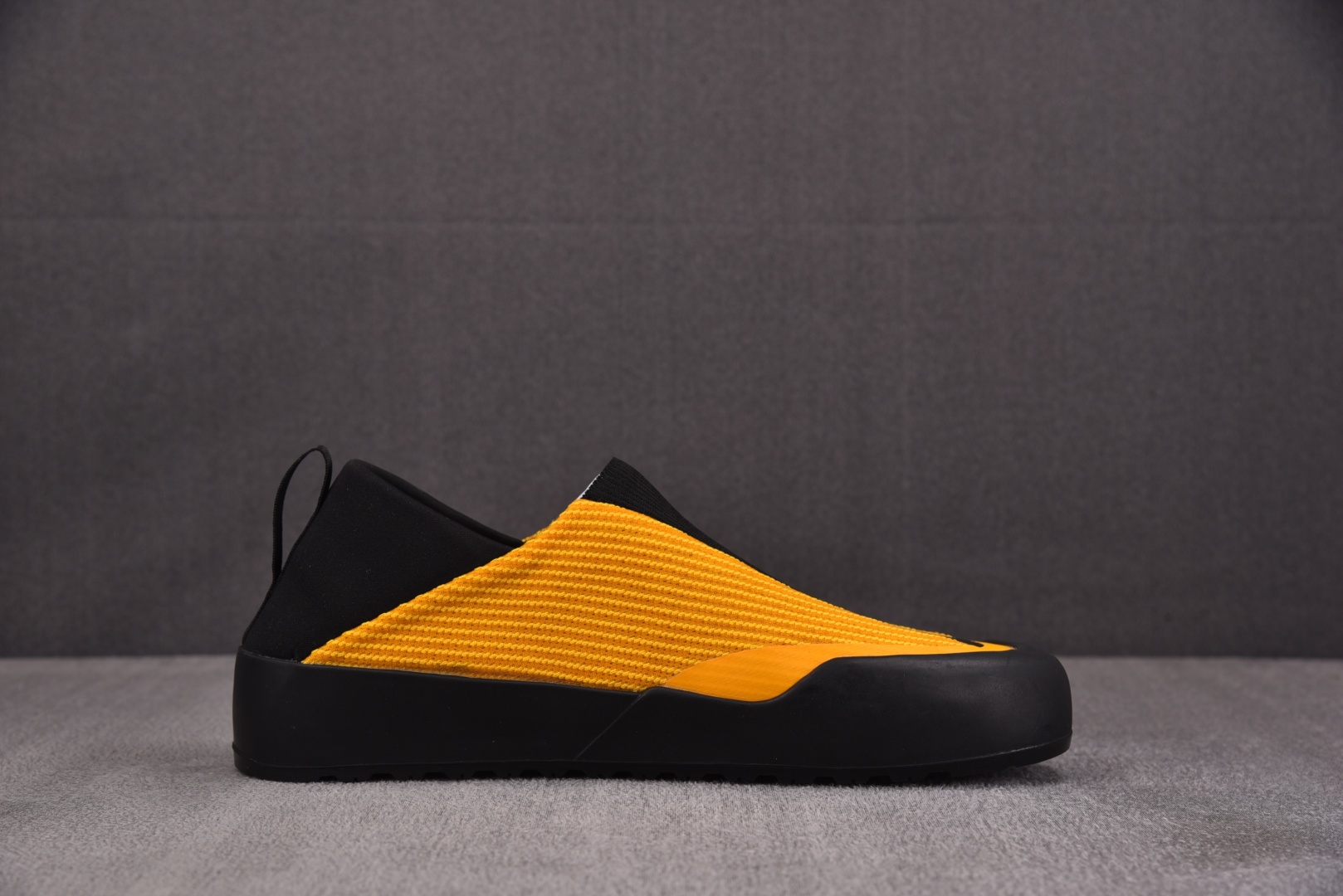 始祖鸟 尺码39-45

纯原出品-ArcTeryx  kragg 始祖鸟新款一脚蹬两穿休闲鞋户外运动鞋