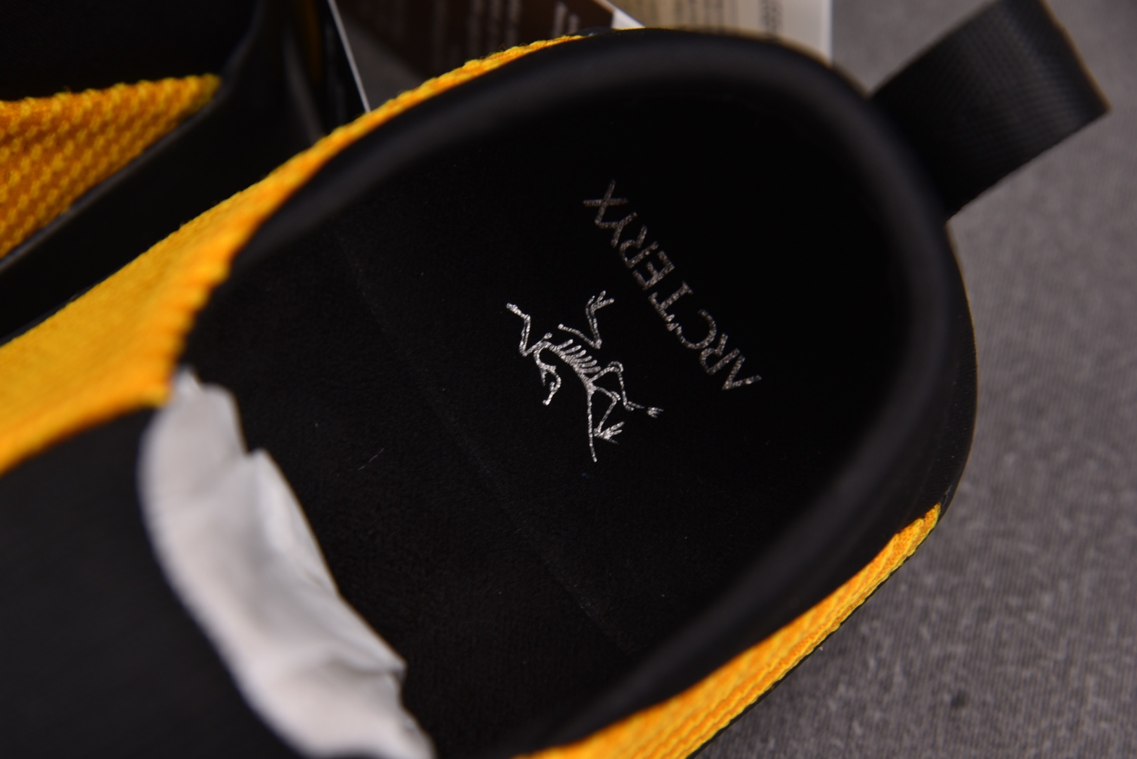始祖鸟 尺码39-45

纯原出品-ArcTeryx  kragg 始祖鸟新款一脚蹬两穿休闲鞋户外运动鞋