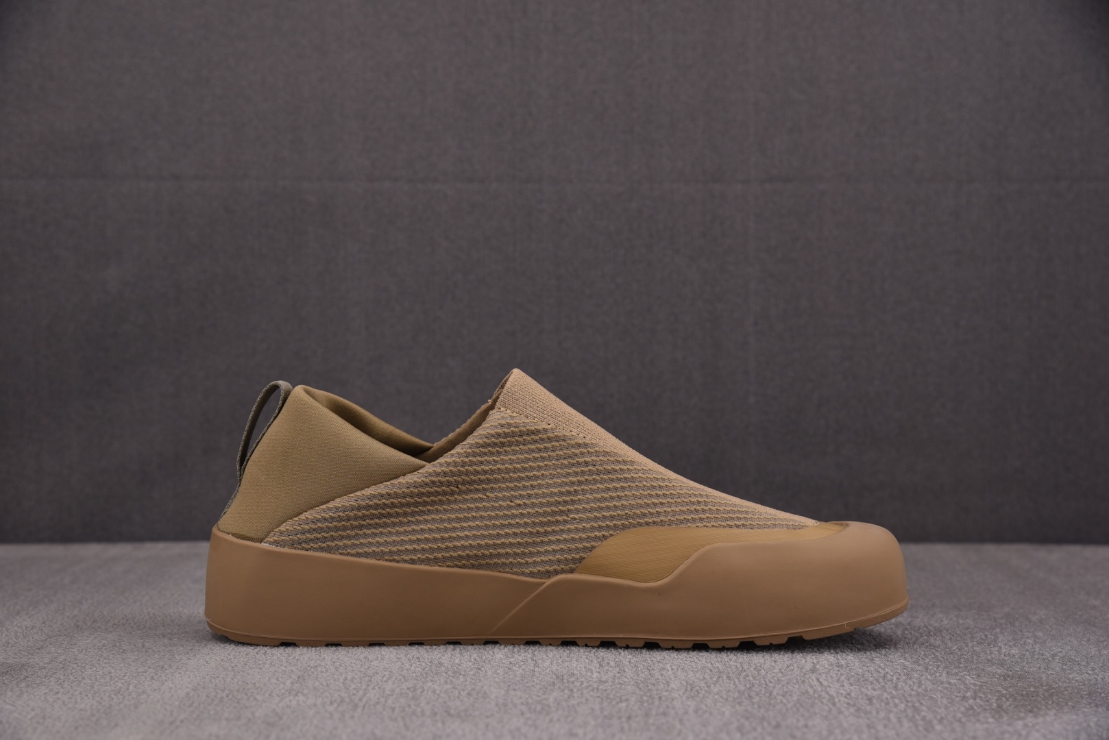 始祖鸟 尺码39-45

纯原出品-ArcTeryx  kragg 始祖鸟新款一脚蹬两穿休闲鞋户外运动鞋