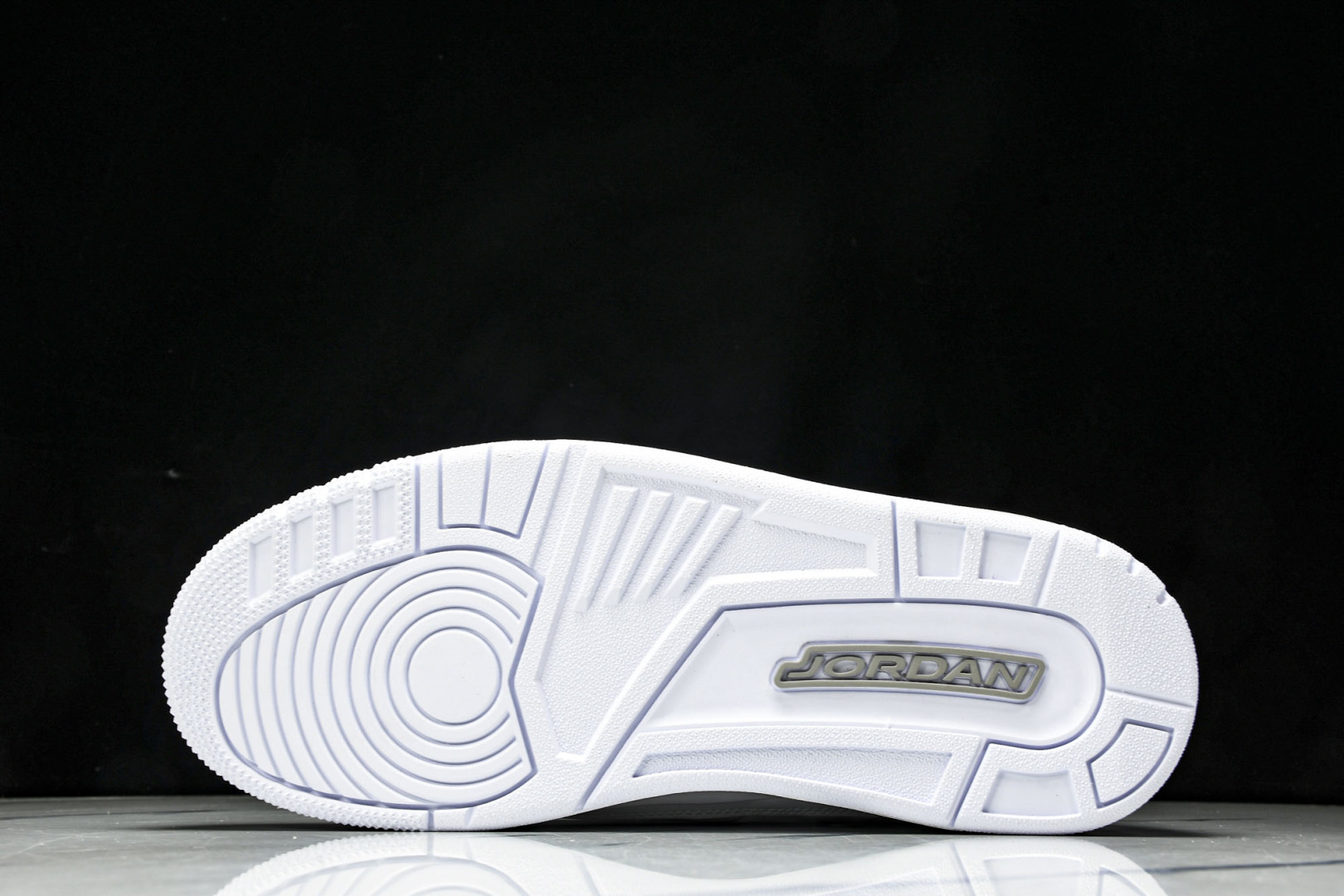 AJ3白猫 尺码40-47.5

纯原出品-Air Jordan 3 Retro Pure Money 