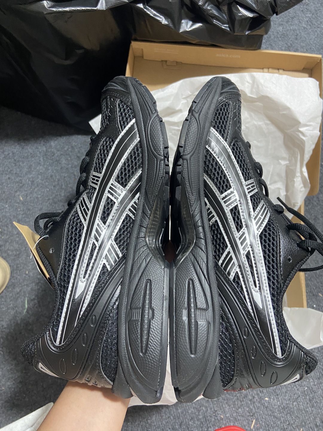 Asics 尺码36-47

纯原版出品-Asics Gel Kayano 14 Black Pure 