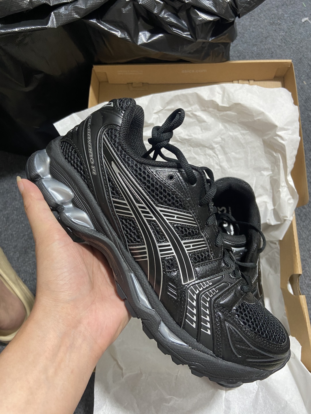 Asics 尺码36-47

纯原版出品-Asics Gel Kayano 14 Black Pure 