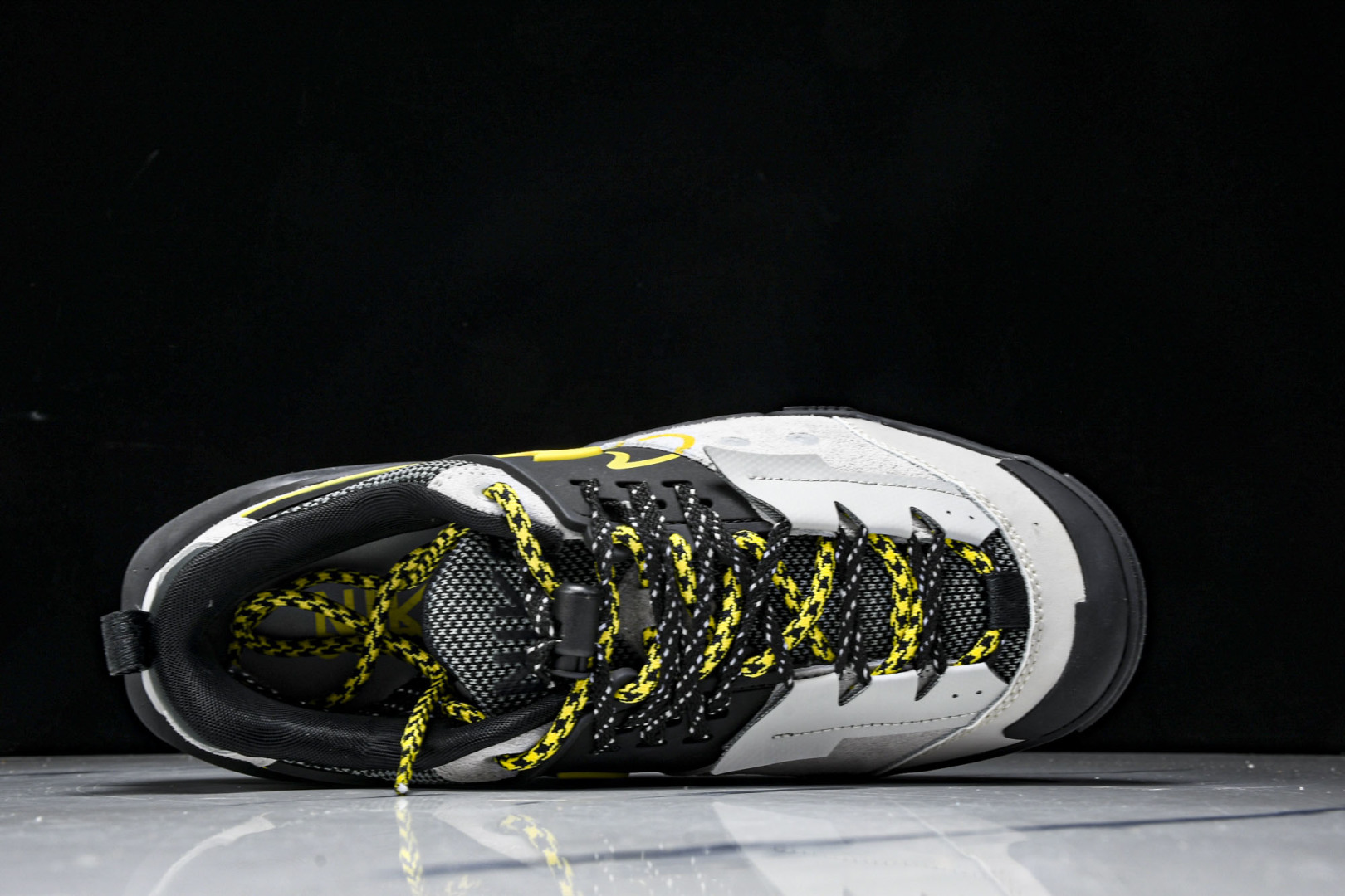 
Sacai x Nike Zegamadome SP 联名款 机能风低帮生活休闲鞋 HQ8618-00