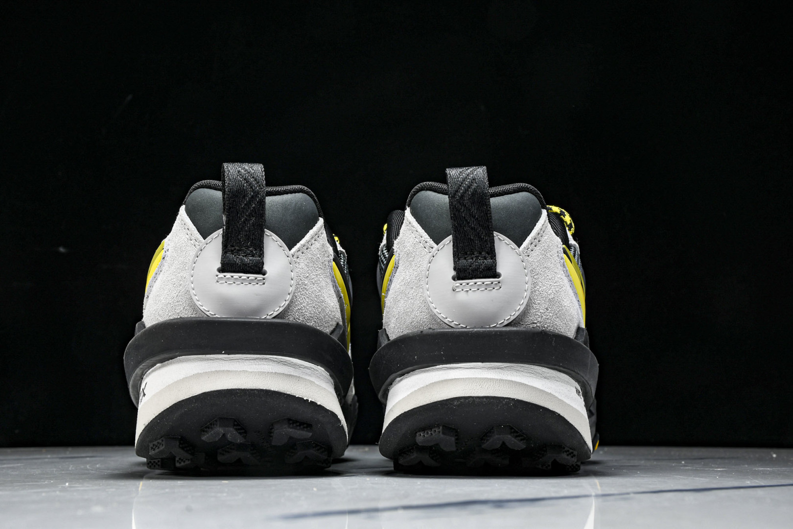 
Sacai x Nike Zegamadome SP 联名款 机能风低帮生活休闲鞋 HQ8618-00