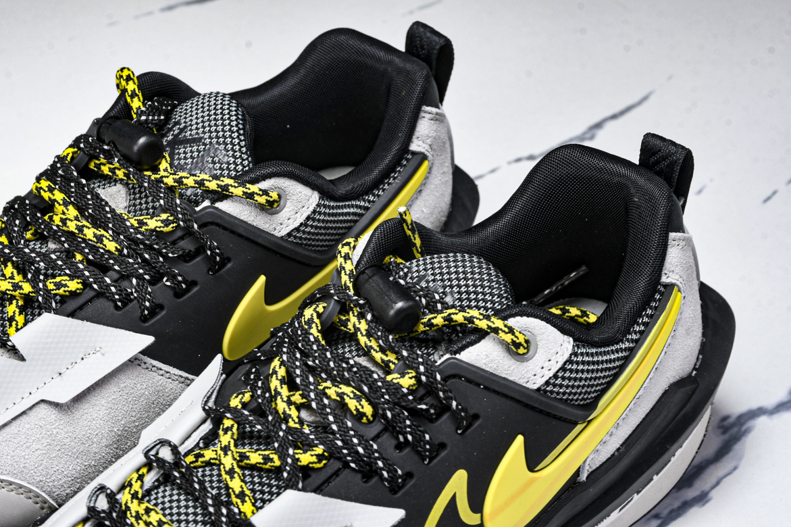 
Sacai x Nike Zegamadome SP 联名款 机能风低帮生活休闲鞋 HQ8618-00