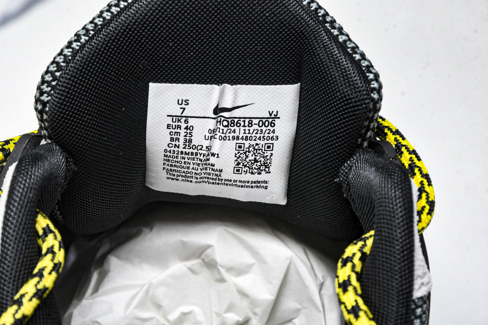 
Sacai x Nike Zegamadome SP 联名款 机能风低帮生活休闲鞋 HQ8618-00