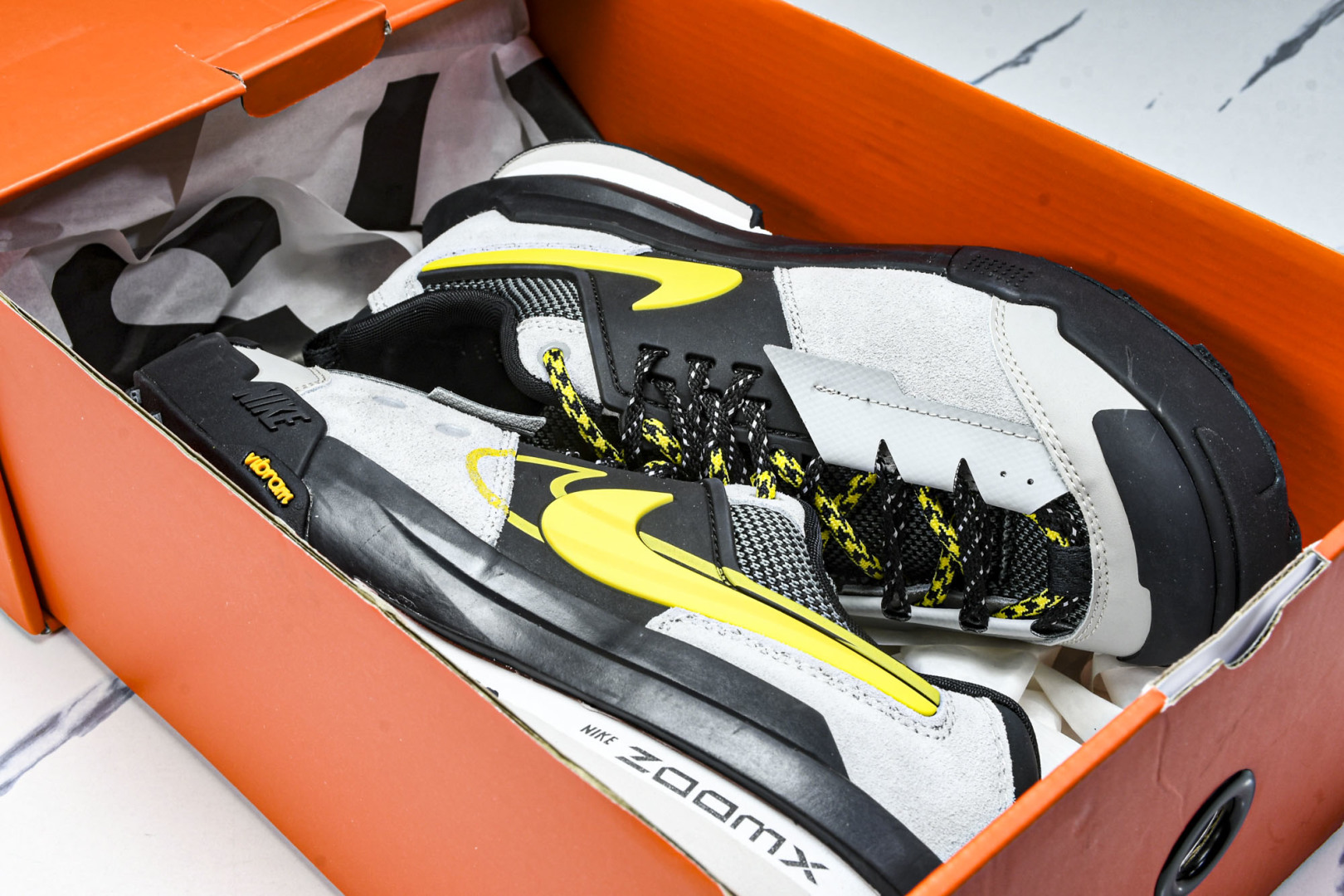 
Sacai x Nike Zegamadome SP 联名款 机能风低帮生活休闲鞋 HQ8618-00
