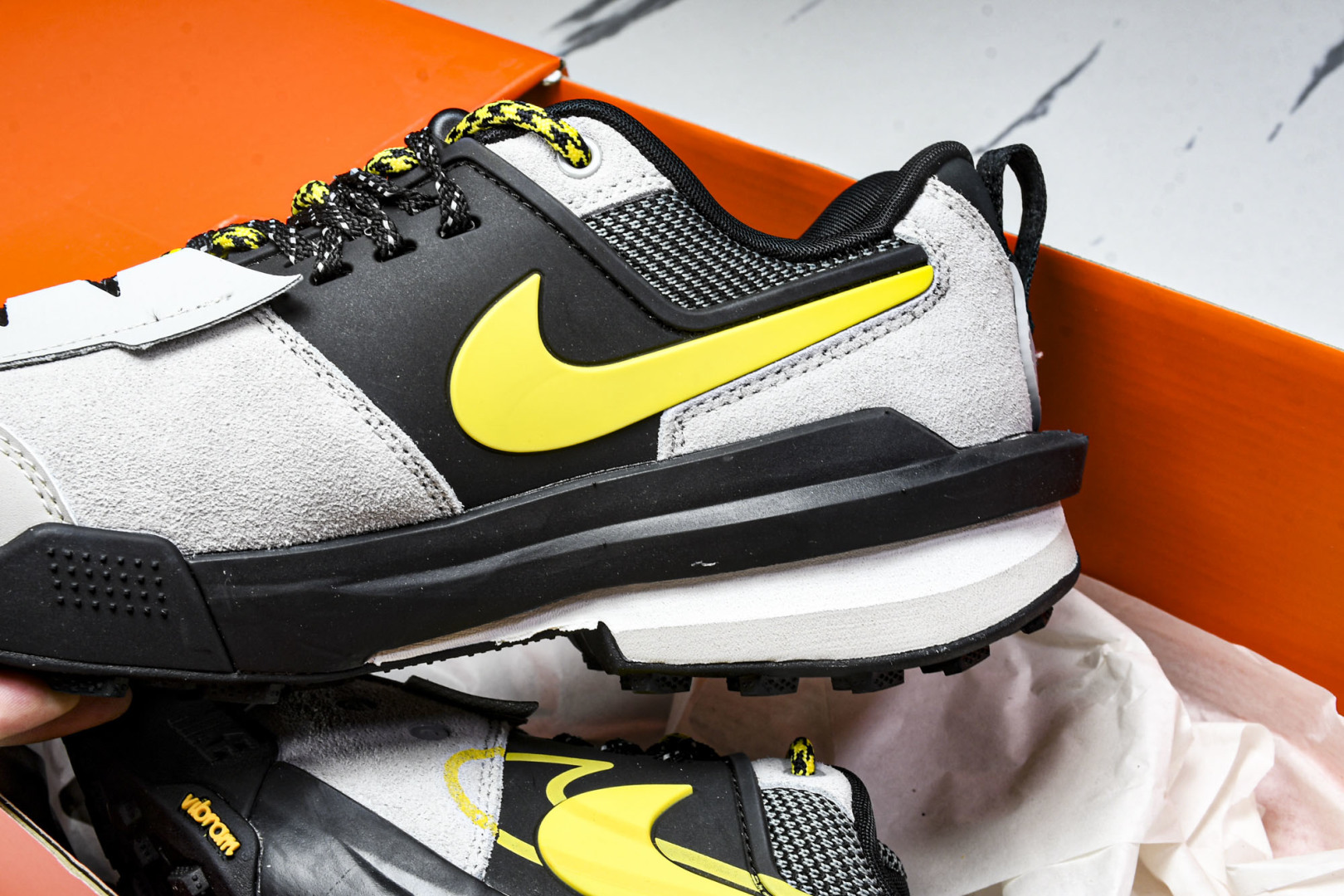 
Sacai x Nike Zegamadome SP 联名款 机能风低帮生活休闲鞋 HQ8618-00