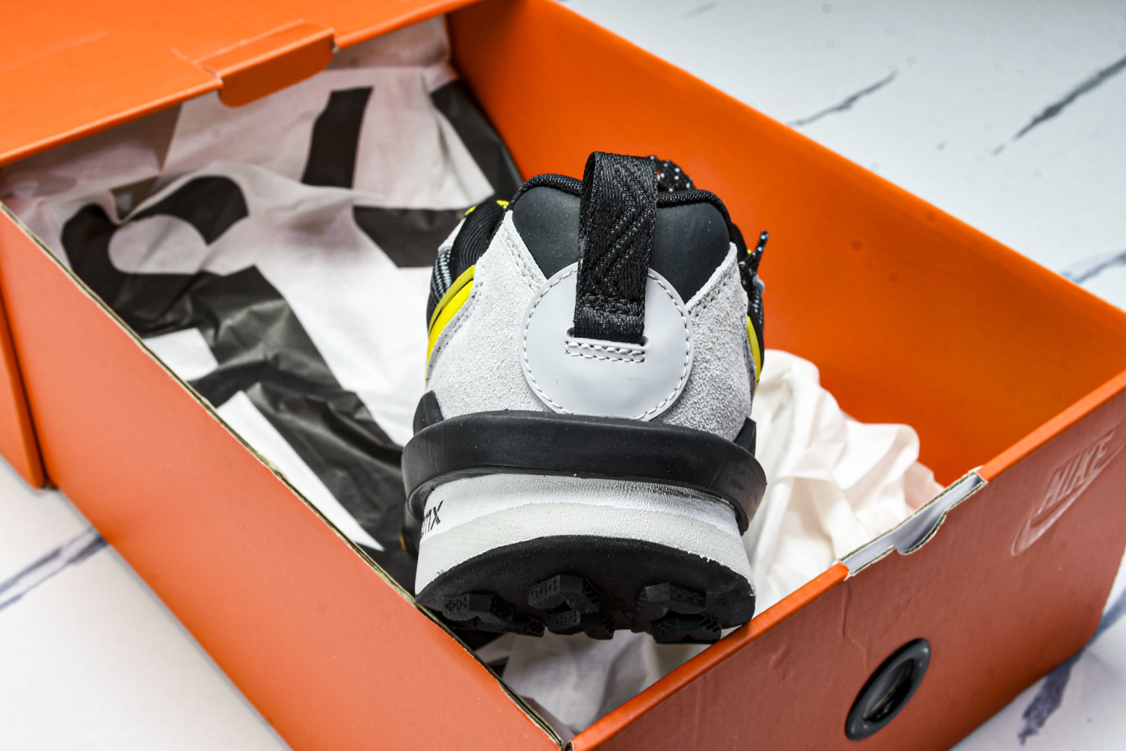 
Sacai x Nike Zegamadome SP 联名款 机能风低帮生活休闲鞋 HQ8618-00