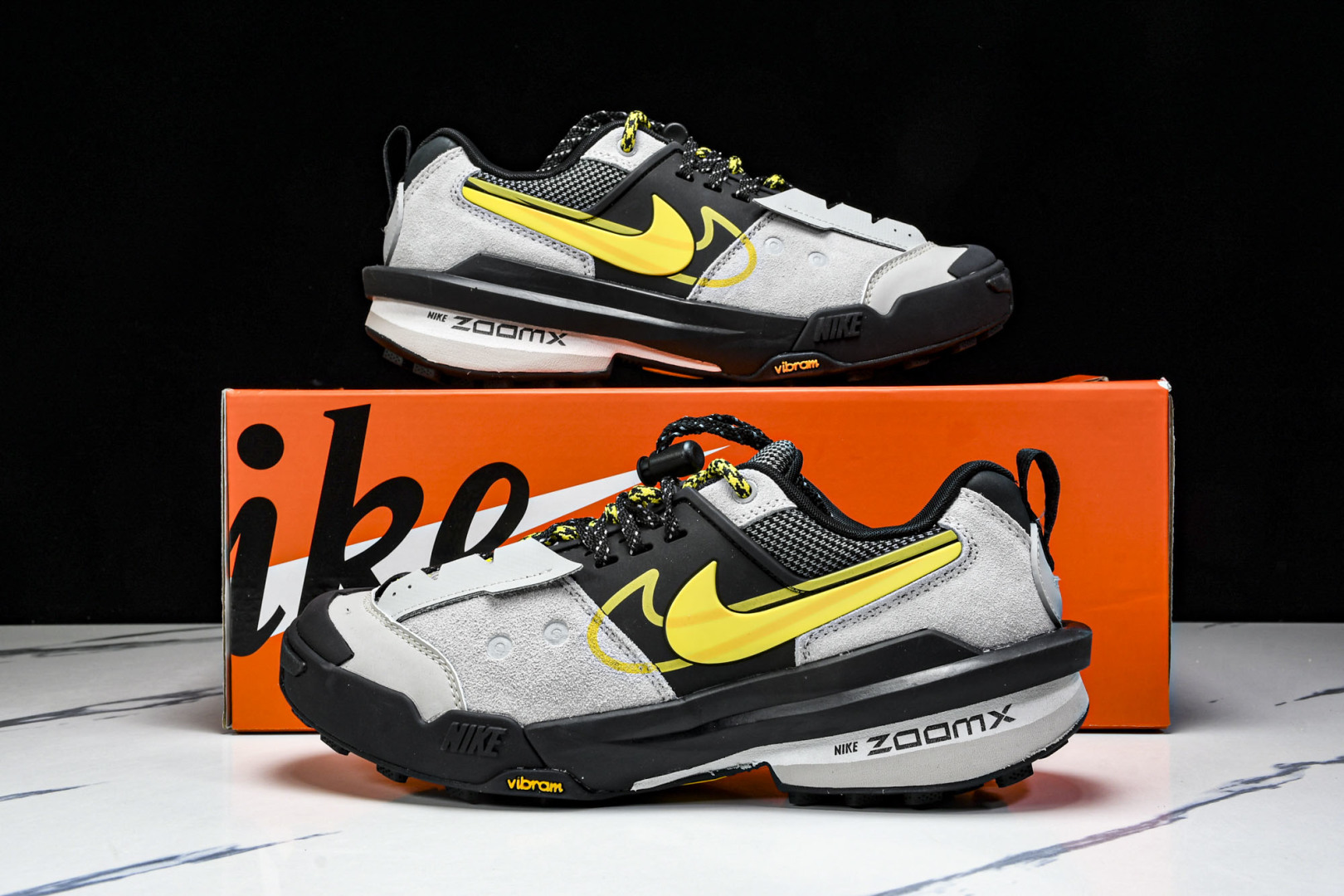 
Sacai x Nike Zegamadome SP 联名款 机能风低帮生活休闲鞋 HQ8618-00