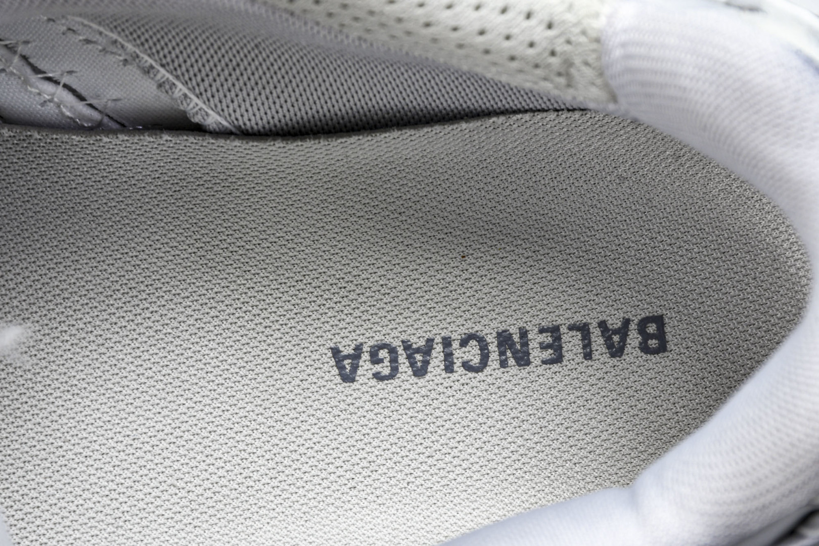 巴黎 尺码35-46

纯原版出品-Balenciaga Runner.2 Nylon 巴黎世家8.0 