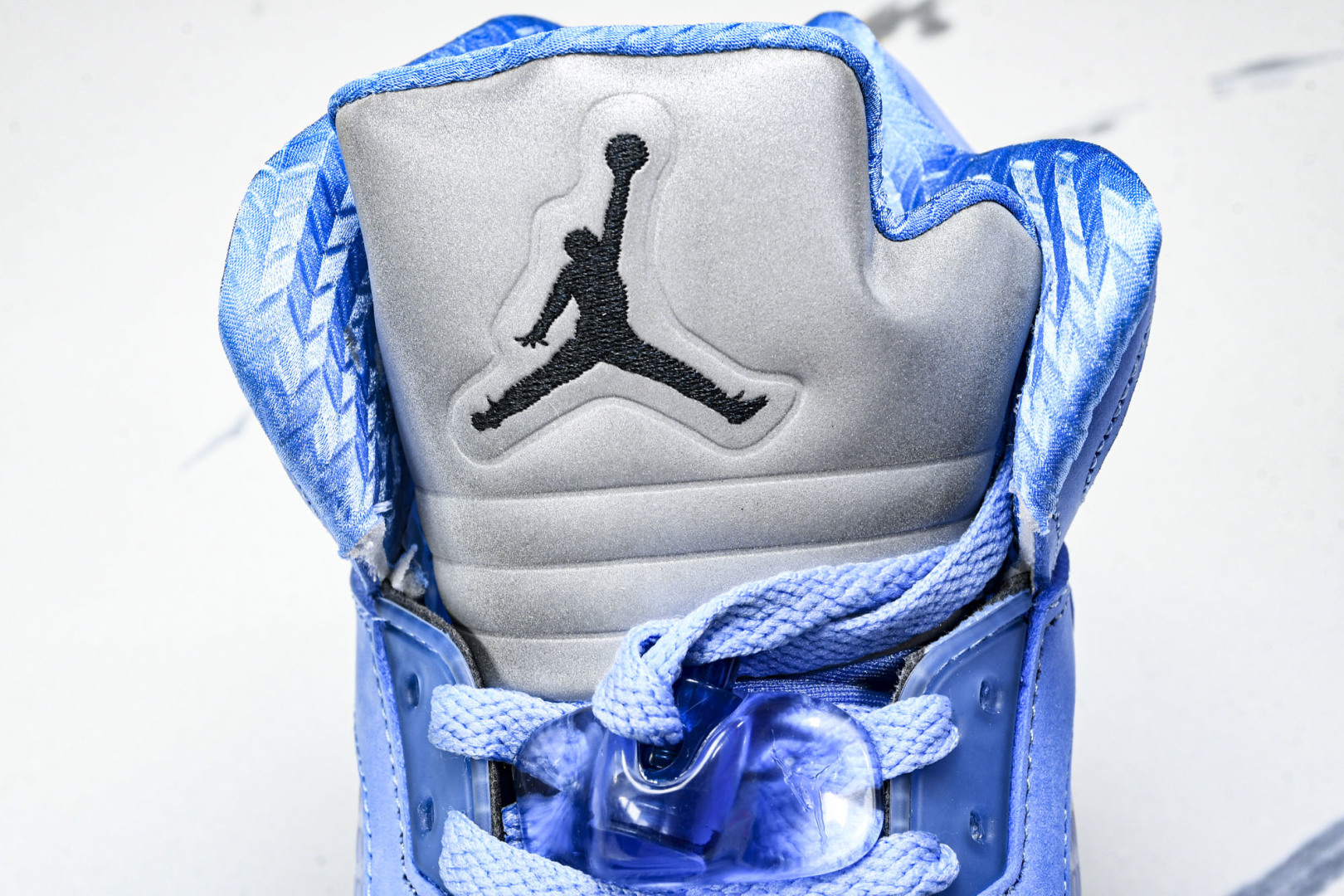 AJ5蓝 尺码40-47.5

纯原版出品-Air Jordan 5 Retro University 