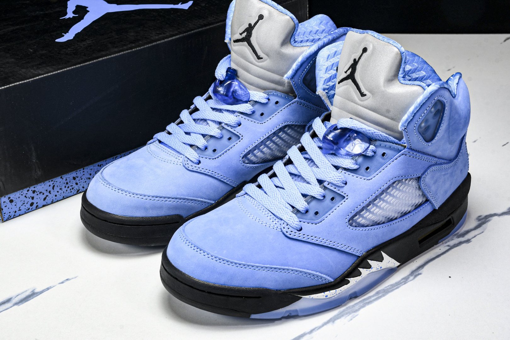 AJ5蓝 尺码40-47.5

纯原版出品-Air Jordan 5 Retro University 