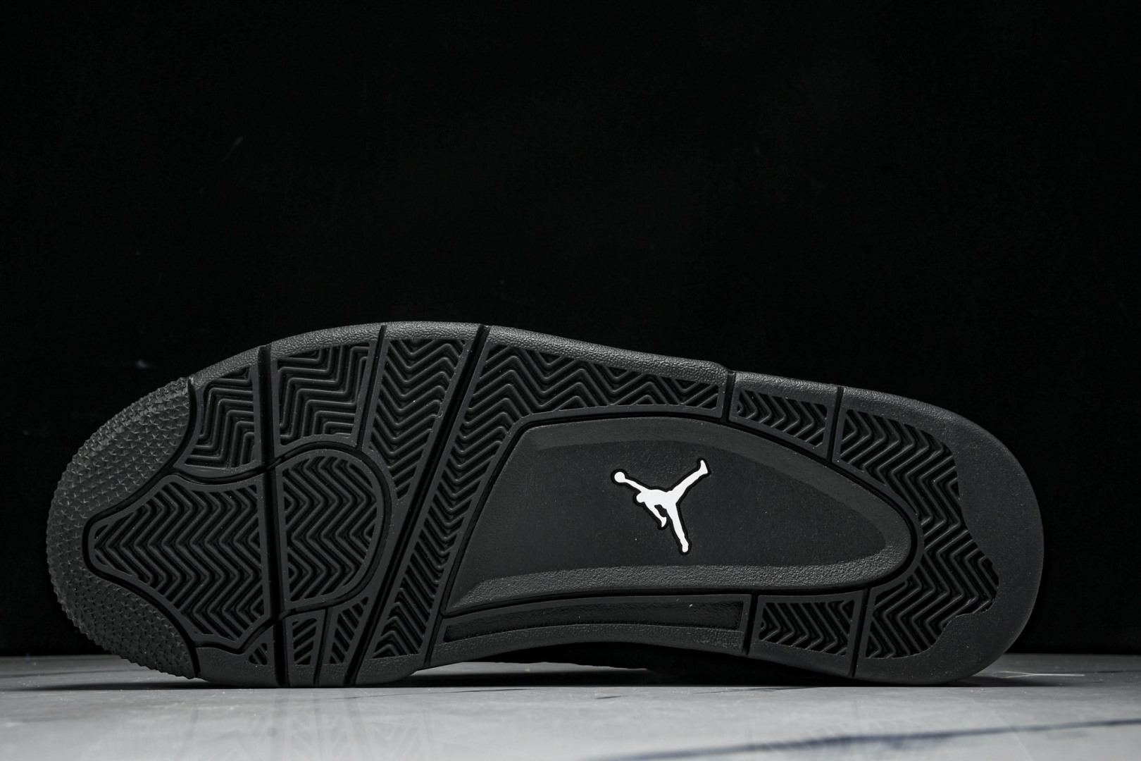 AJ4黑猫 尺码40-47.5

纯原版出品-Air Jordan 4 Black Cat AJ4 黑猫