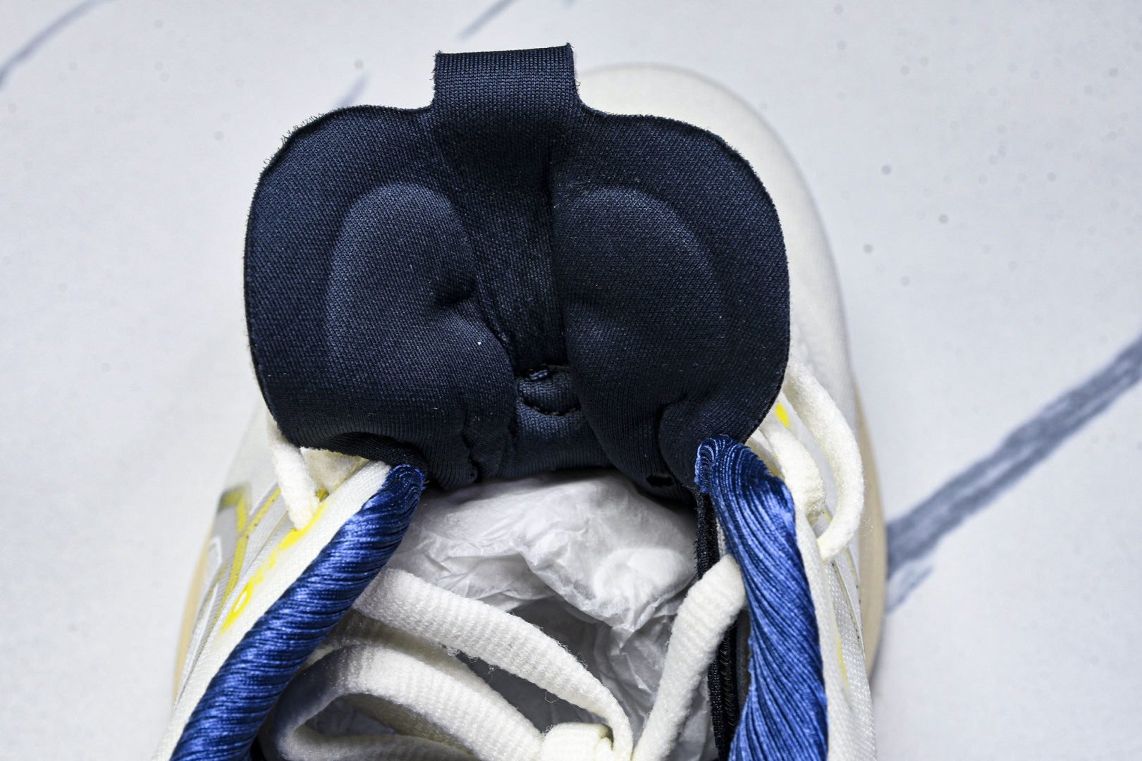   Asics Gel-Kayano 32代 运动休闲透气专业跑鞋 1012B829-012 尺寸 36