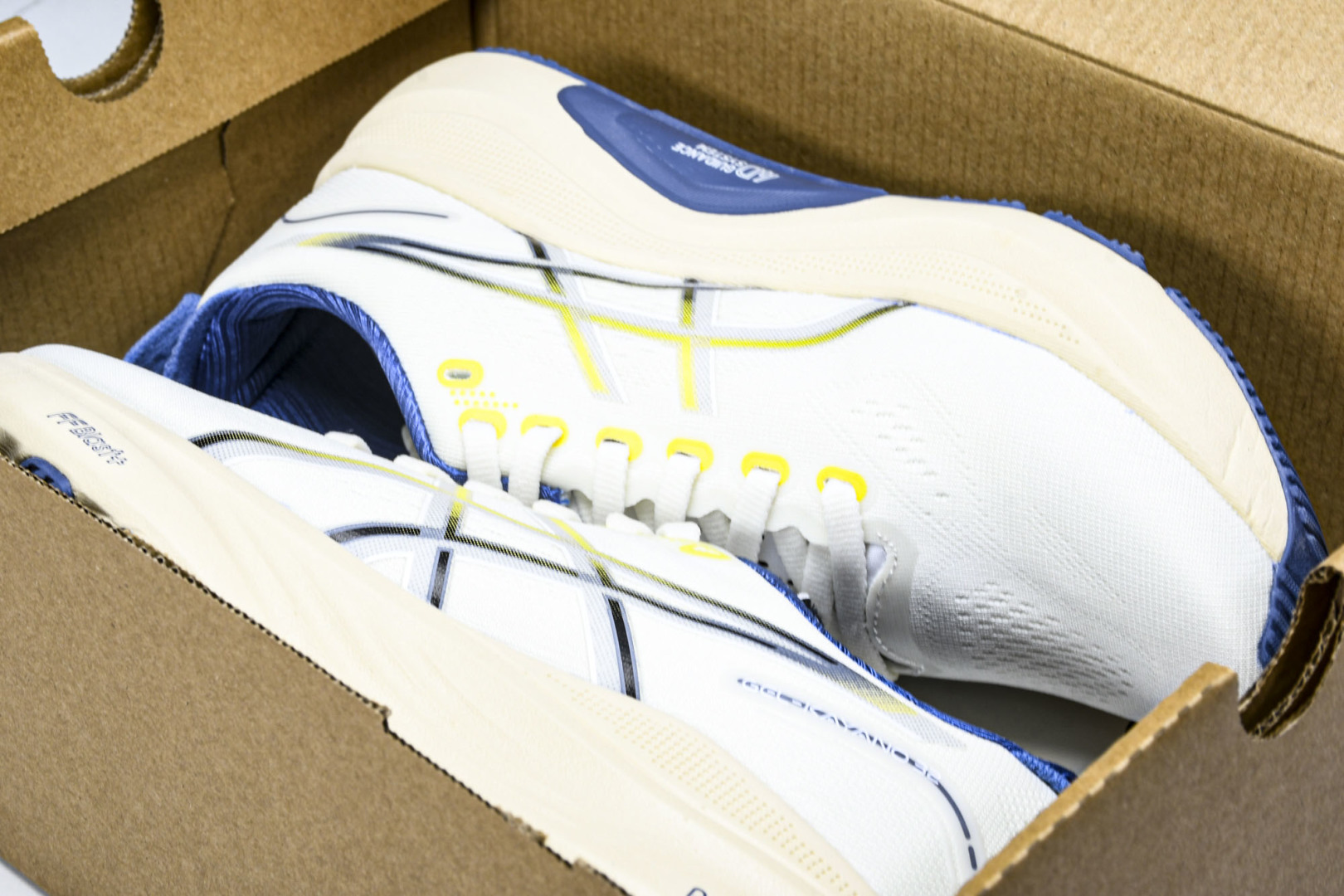   Asics Gel-Kayano 32代 运动休闲透气专业跑鞋 1012B829-012 尺寸 36
