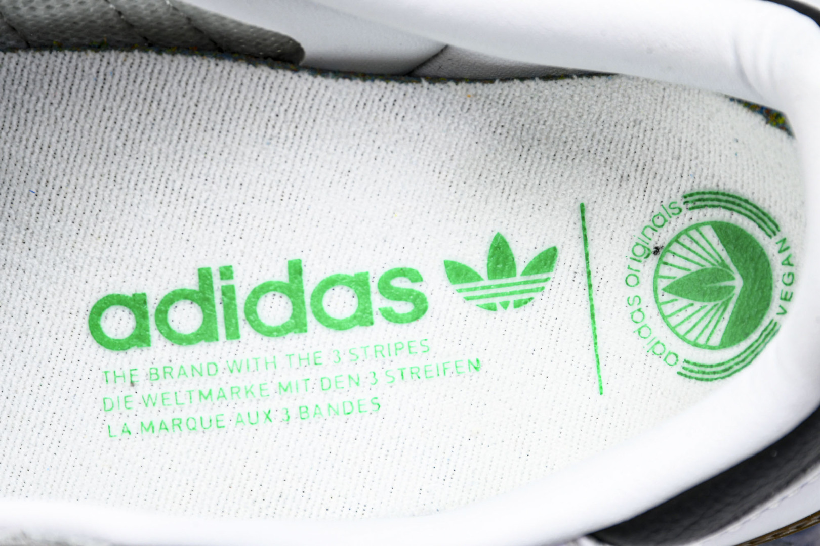  AD Originals 德训 三叶草 SAMBA VEGAN 男女休闲板鞋 FW2427 尺寸 36