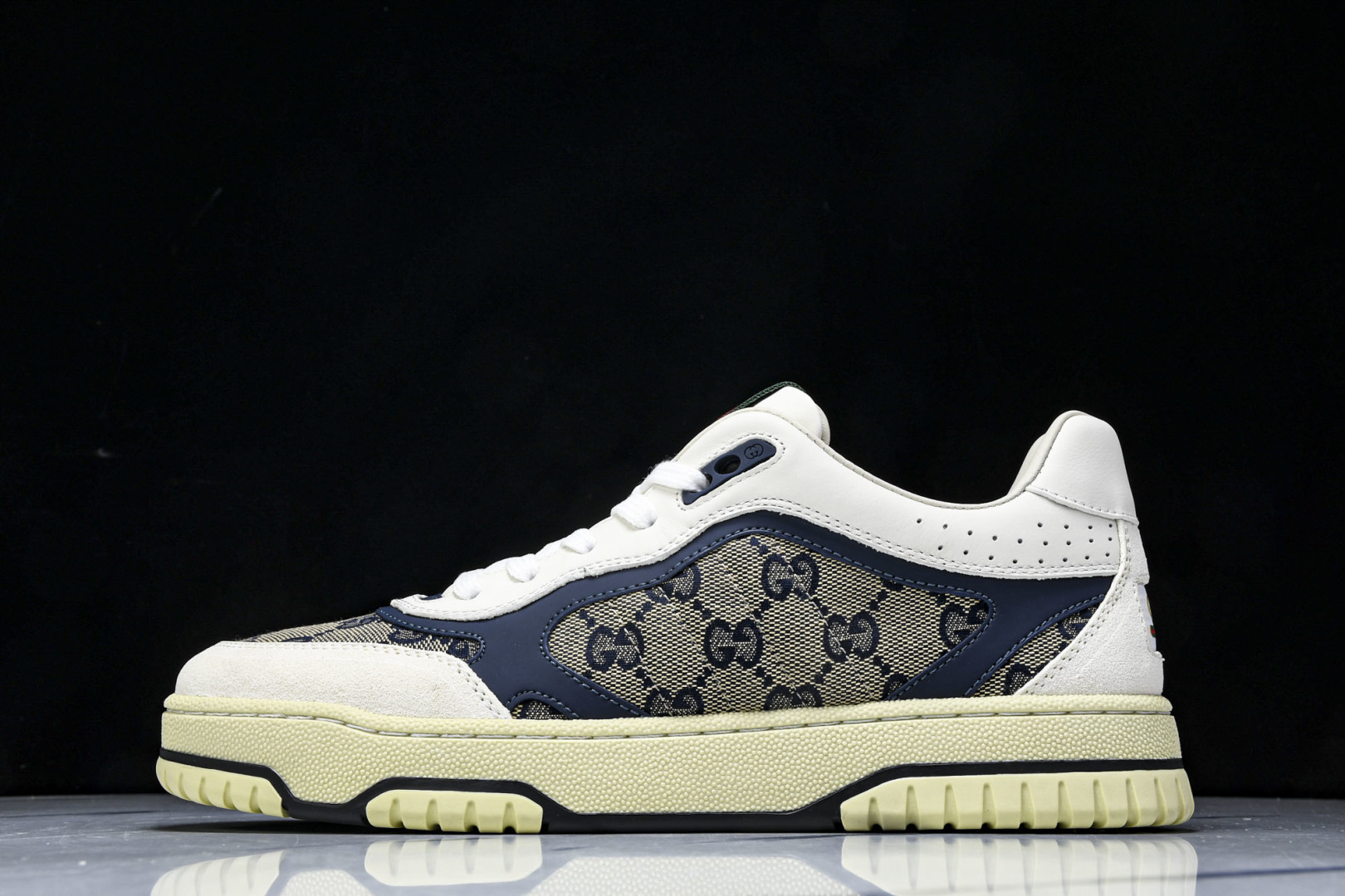 古驰 尺码39-45

纯原版出品-Gucci 古驰 拼接皮革压花粒面纹理低帮运动鞋板鞋男款  YZ02